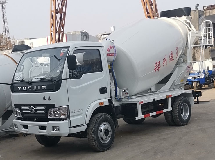 4方躍進(jìn)混凝土攪拌車